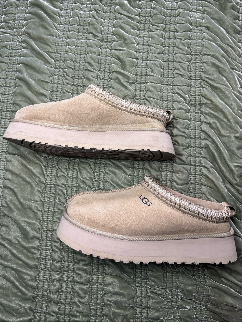 UGG Tazz Platform Slipper Color “Mustard Seed”